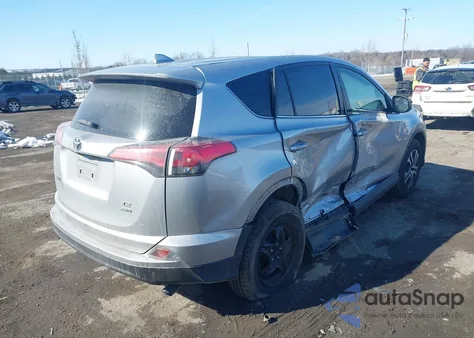 2018 Toyota Rav4 Le z USA, uszkodzony, nr VIN JTMBFREV6JJ242996